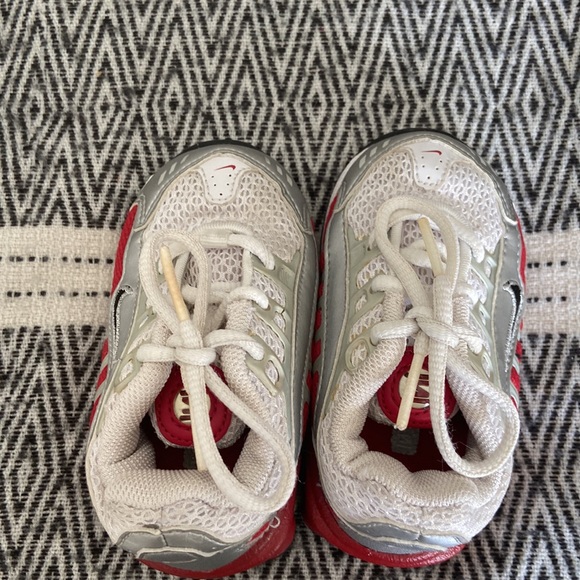 Boys Nike Shox like new condition - Picture 3 of 3